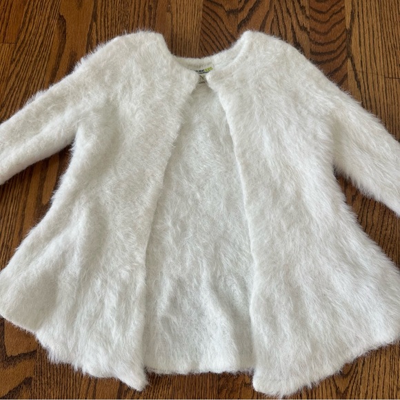 Size 5T Girls White Faux Fur Cardigan Wrap Coat - Picture 3 of 7